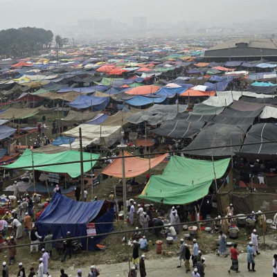 তুরাগ তীরে মুসল্লিদের ঢল, দেড়টায় বৃহত্তম জুমার নামাজ
