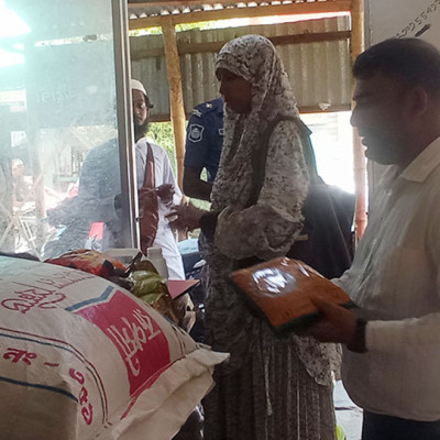 লোহাগড়ায় ভোক্তা অধিকারের অভিযান: মেয়াদোত্তীর্ণ পণ্য ও মূল্য তালিকা না থাকায় তিন প্রতিষ্ঠানকে জরিমানা