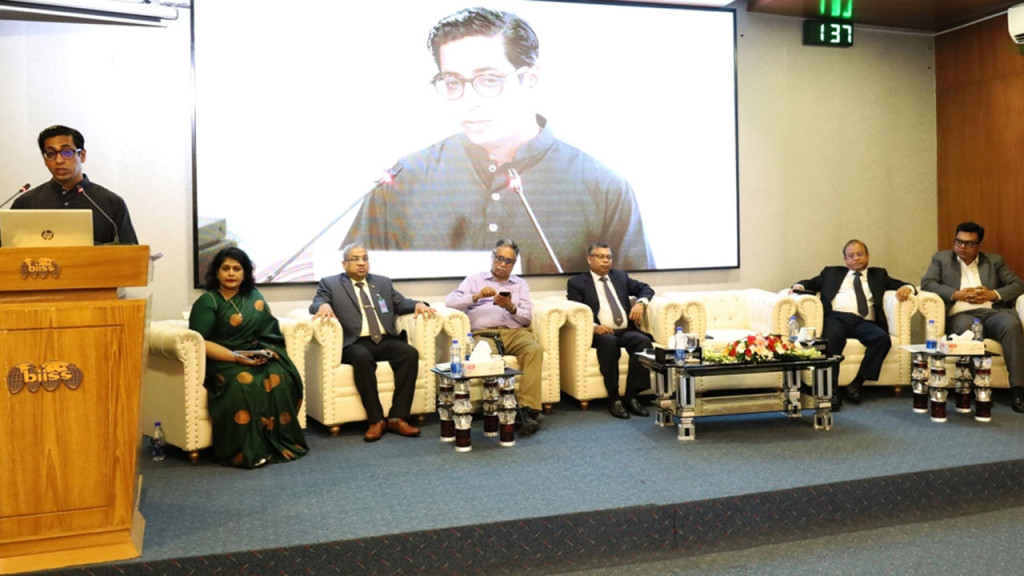 মিয়ানমারে তুমুল সংঘর্ষ, ভারতে পালাচ্ছেন হাজার হাজার বাসিন্দা