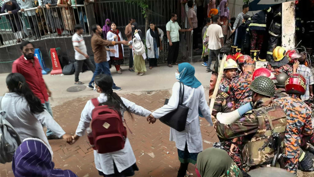 ভয়াবহতার চিত্র দেখে হতাহতদের হাসপাতালে আনা অনেকে অসুস্থ হয়ে পড়েন