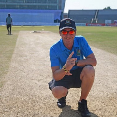 আবারো কিউরেটর হয়ে বাংলাদেশে আসছেন টনি হেমিং