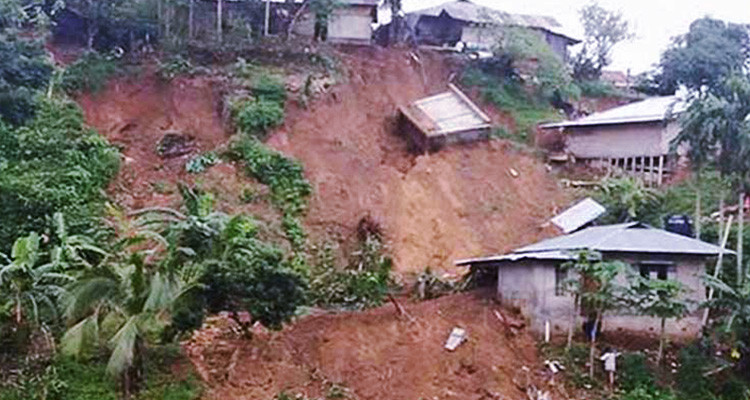 কক্সবাজারে পাহাড় ধসে শিশুসহ ২ জনের মৃত্যু