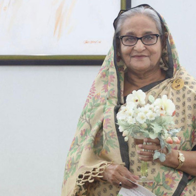 শেখ হাসিনাকে ‌‌‘ইকেবানা’ উপহার পাঠালেন বাবা হারানো জাপানি কন্যা