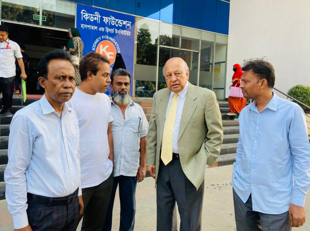 প্রেসিডিয়াম সদস্য ওয়াসিমুল ইসলামকে দেখতে কিডনি হাসপাতালে মেজর (অব.) আবদুল মান্নান