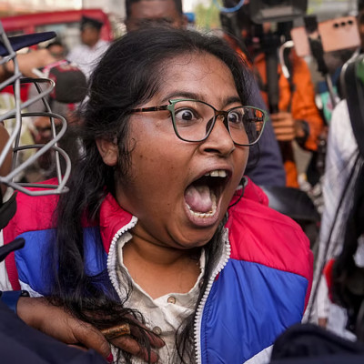 কলকাতায় বাংলাদেশ উপ-হাইকমিশনের দিকে আসা বিক্ষোভকারীদের ব্যাপক লাঠিচার্জ