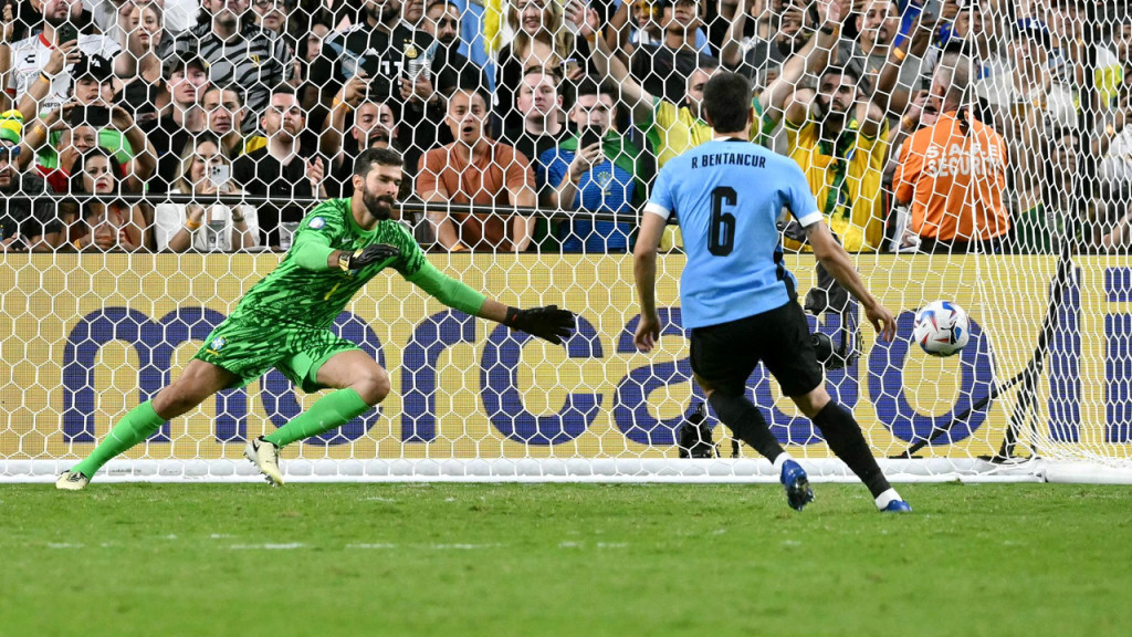 টাইব্রেকারে ব্রাজিলের স্বপ্নভঙ্গ, সেমিতে উরুগুয়ে