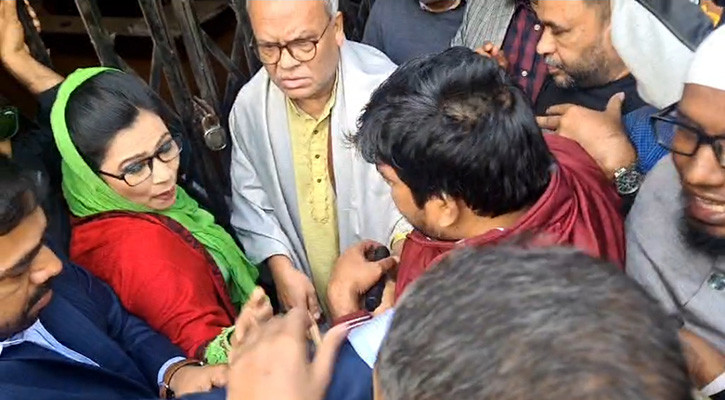 তালা ভেঙে কার্যালয়ে প্রবেশ করলেন বিএনপি নেতাকর্মীরা