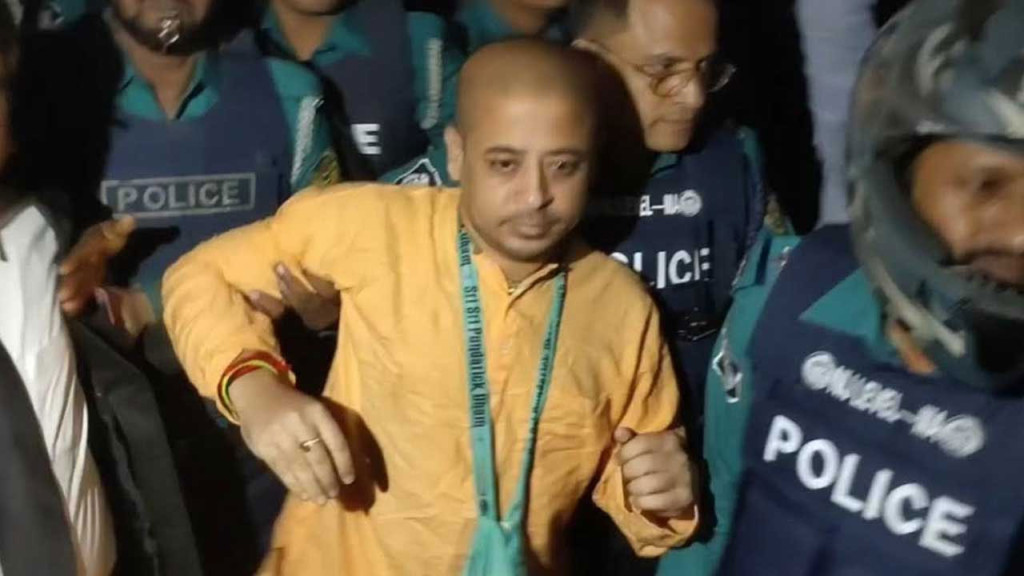 চিন্ময়ের জামিন শুনানি এগোতে বারবার ‘বেআইনি প্রক্রিয়ায়’ আবেদন