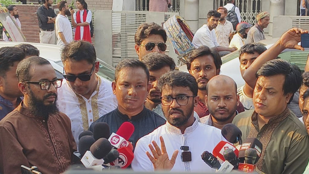 উপদেষ্টা ৪৮ ঘণ্টার মধ্যে পদত্যাগ না করলে আন্দোলন: রাশেদ খাঁন