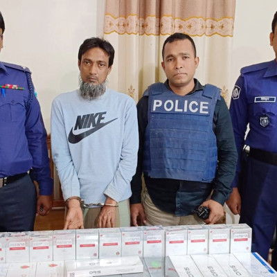 ৬০৮ কার্টন বিদেশি সিগারেটসহ চোরাকারবারি আটক