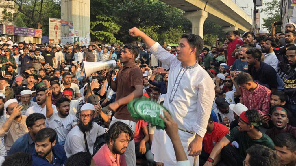 শাহবাগে অবস্থান নিতে শুরু করেছেন ছাত্র-জনতা