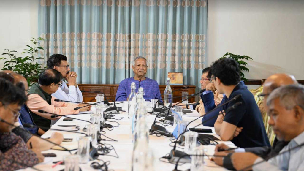 মার্কিন শুল্ক ইস্যু নিয়ে জরুরি বৈঠকে প্রধান উপদেষ্টা