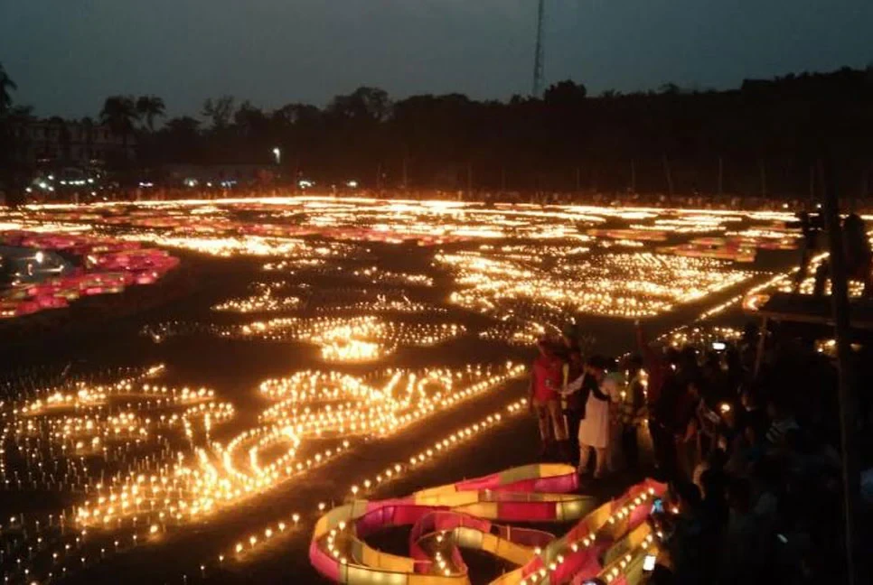 লাখো মোমবাতি প্রজ্জ্বলন করে ভাষা শহীদদের স্মরণ