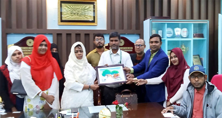 কমার্স কলেজের অধ্যক্ষ প্রফেসর ক্যাপ্টেন আনজুম সুলতানাকে বিদায় সংবর্ধনা