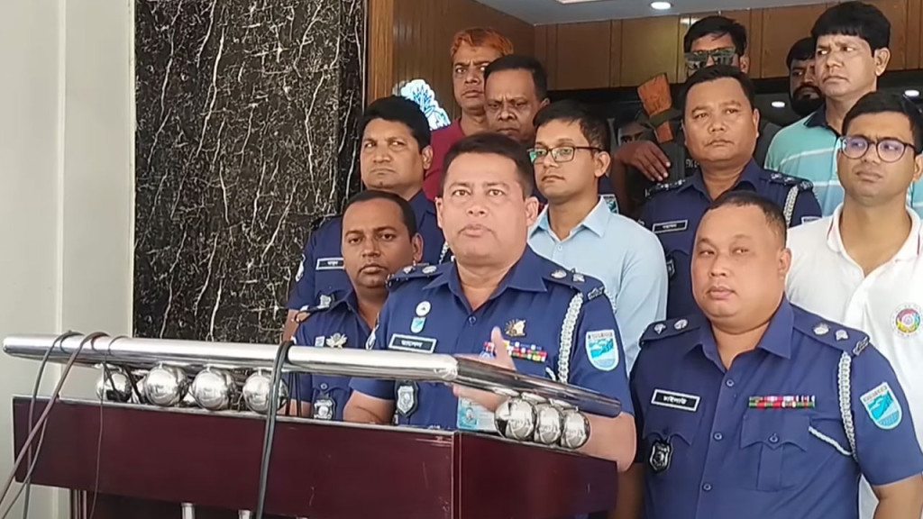 নারায়ণগঞ্জে বিএনপি-জামায়াতের নেতৃত্বে নাশকতা চালানো হয়েছে : পুলিশ