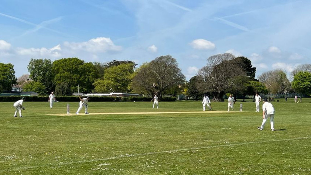ইংল্যান্ডের যে ক্লাবে ছক্কা মারলে আউট ব্যাটার