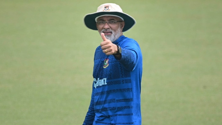 পাকিস্তান সিরিজের প্রস্তুতি সারতে ঢাকায় ফিরলেন হাথুরু