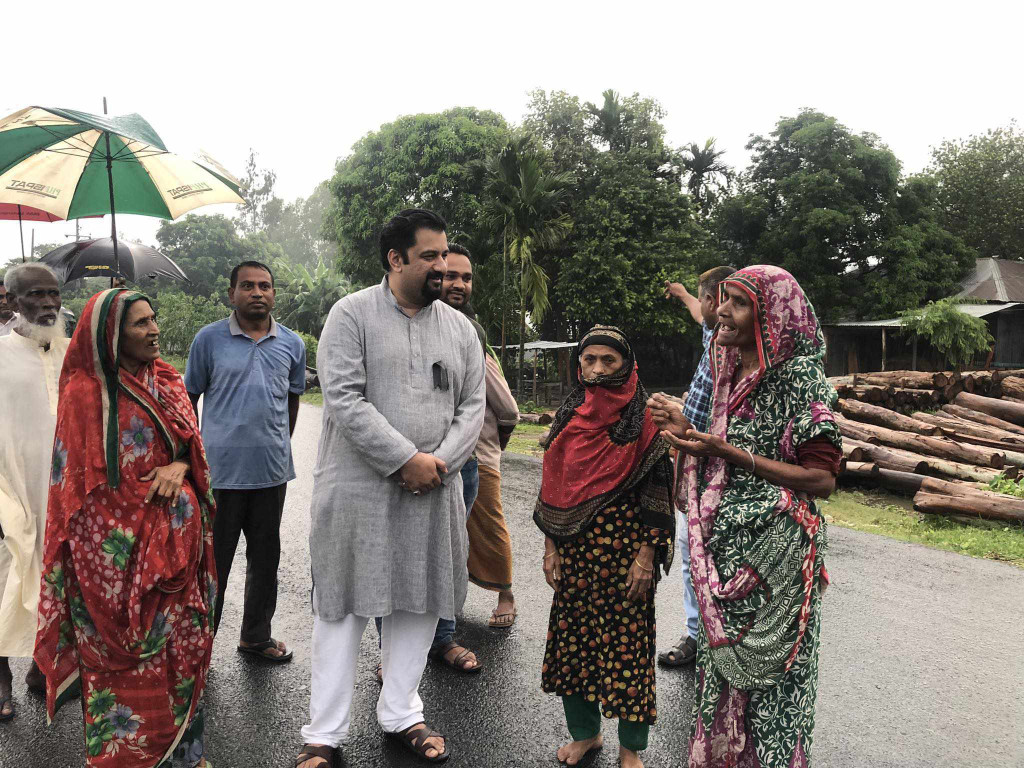 বৃষ্টিস্নাত সকালে নৌকার পক্ষে রিপনের গনসংযোগ