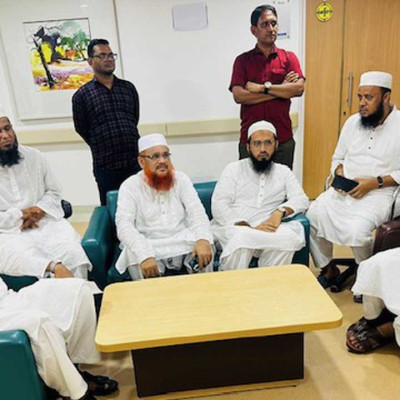 পুলিশের মধ্যস্থতায় বনানীর সড়ক ছাড়লেন শ্রমিকরা