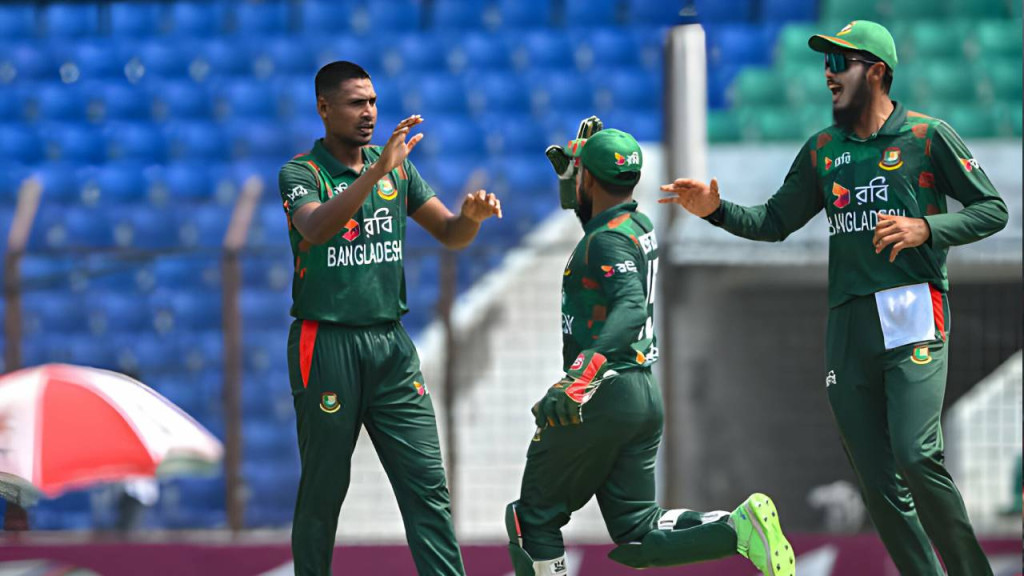 লঙ্কানদের টপ অর্ডার গুঁড়িয়ে নিয়ন্ত্রণ নিলো বাংলাদেশ