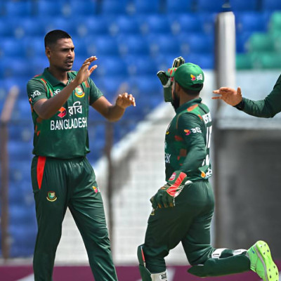 লঙ্কানদের টপ অর্ডার গুঁড়িয়ে নিয়ন্ত্রণ নিলো বাংলাদেশ