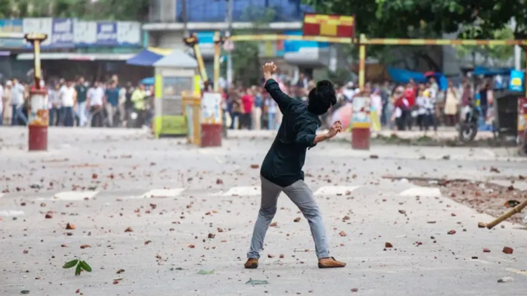 ঈশ্বরদীতে পুকুর খনন করতে গিয়ে মিলল পরিত্যক্ত গ্রেনেড