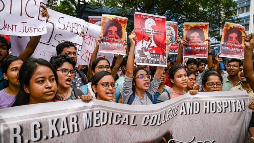 নড়াইলে কালবৈশাখীর তাণ্ডব, শতাধিক ঘরবাড়ি বিধ্বস্ত