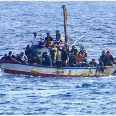 মিয়ানমারের ৩০০ শরণার্থীকে বহনকারী নৌকা তাড়িয়ে দিল মালয়েশিয়া