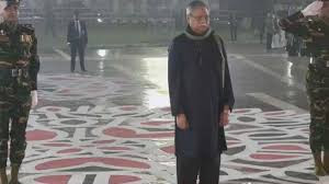 বিক্ষোভের মধ্যেই ভাষা শহীদদের শ্রদ্ধা জানালেন রাষ্ট্রপতি