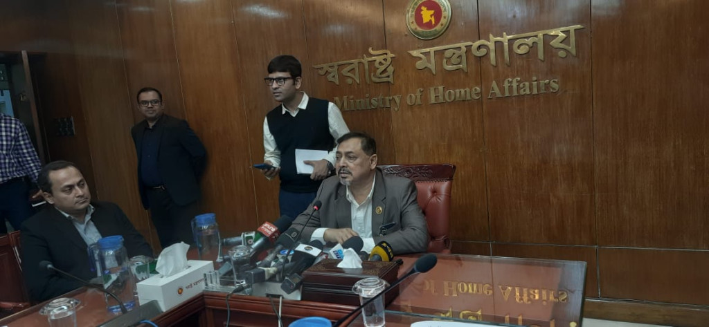 এয়ার টিকিটের দাম অন্যান্য দেশের সমপর্যায়ে আনার চেষ্টা হচ্ছে- স্বরাষ্ট্র সচিব