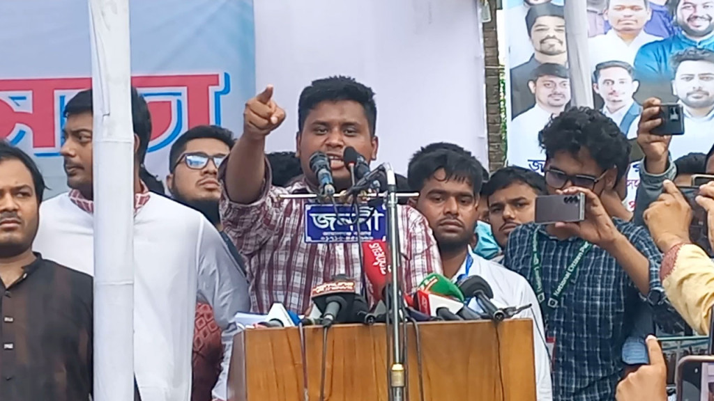 কিছু মিডিয়া দুর্নীতিবাজদের ফেরেশতা বানায়, সৎদের হেনস্তা করে : হাসনাত