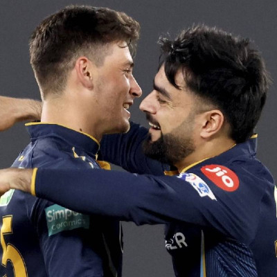 এক বছরের জন্য নিষিদ্ধ আফগান তারকা