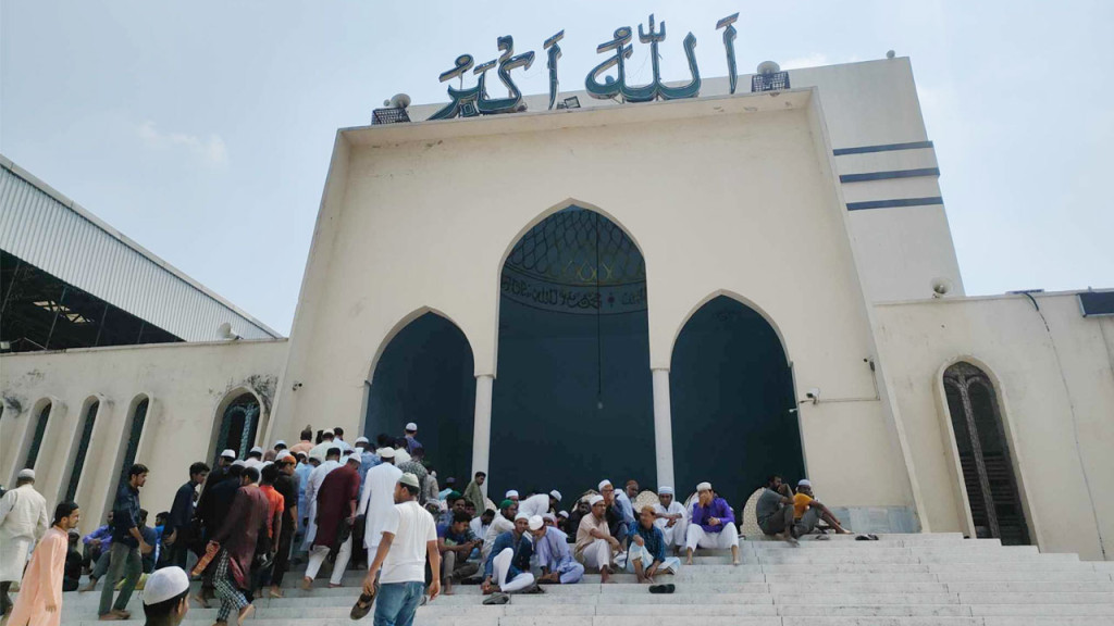 রমজানের প্রথম জুমায় কানায় কানায় পূর্ণ বায়তুল মোকাররম