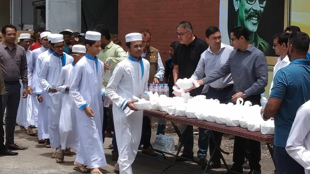 শেখ কামালের জন্মদিনে এতিমদের খাওয়াল বিসিবি