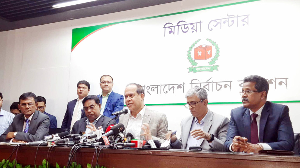 এখতিয়ারের বাইরের গিয়ে আমরা কিছু করব না : সিইসি