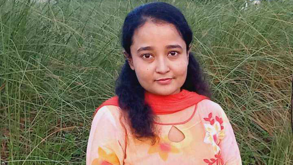 বেনাপোল এক্সপ্রেসে থাকা চন্দ্রিমাকে খুঁজে পাচ্ছে না পরিবার