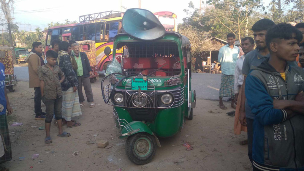 কক্সবাজারে স্বতন্ত্র প্রার্থীর সমর্থকদের ওপর হামলা, গাড়ি ভাঙচুর