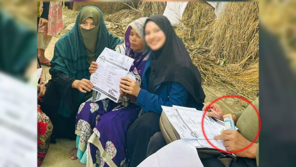 টাকা বিলি করছেন নৌকার প্রার্থী নদভী, অভিযোগ স্বতন্ত্র প্রার্থীর