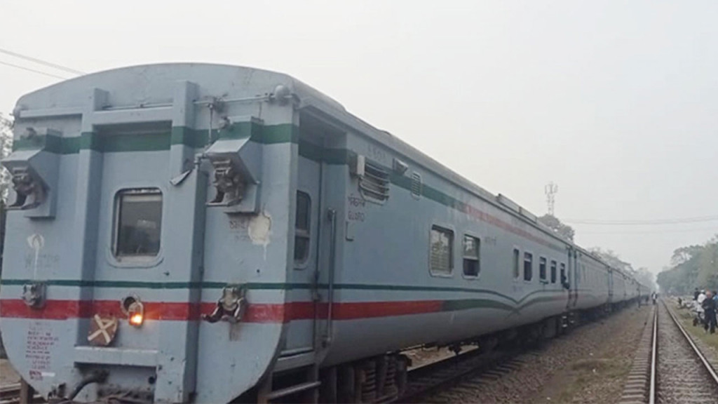 চট্টগ্রামে বগি রেখে চলে গেল ইঞ্জিন