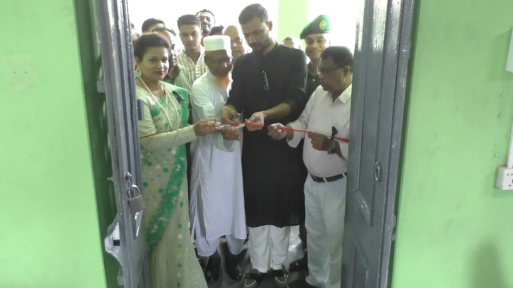 নড়াইলে স্বাস্থ্য ও পুষ্টি কর্ণারের উদ্বোধন করলেন মাশরাফী