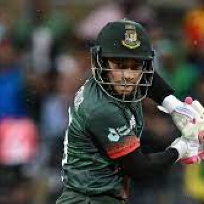 মুশফিককে ছয়ে খেলানোয় প্রশ্ন তুলেছেন তাপস