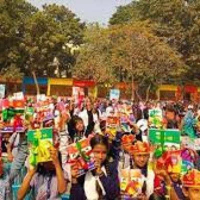 নতুন বই পেয়ে আনন্দে আত্মহারা শিক্ষার্থীরা