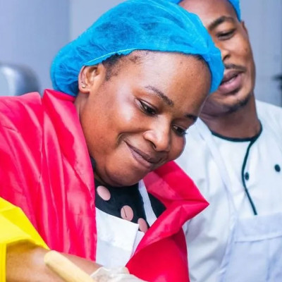 একটানা ২২৭ ঘণ্টা ধরে রান্না করে রেকর্ড ঘানার রাধুনীর