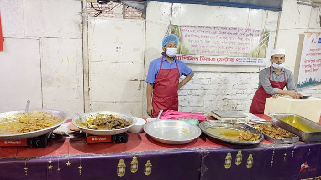 আতঙ্কে কমেছে ক্রেতা, বন্ধ অনেক রেস্তোরাঁ