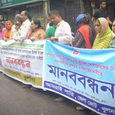 খুলনায় নারী ফুটবলারদের মারধর: অ্যাসিড নিক্ষেপের হুমকি!