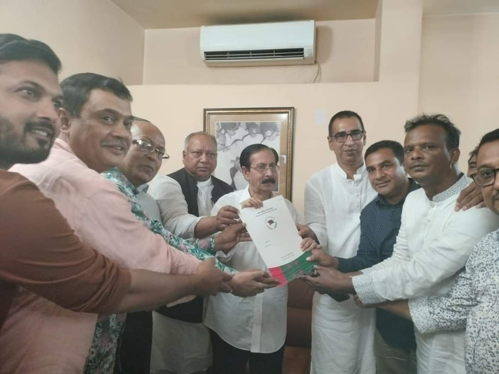 আসন্ন দ্বাদশ জাতীয়  সংসদ নির্বাচনে দলীয় মনোনয়ন ফরম সংগ্রহ করলেন শেখ সেলিম এমপি