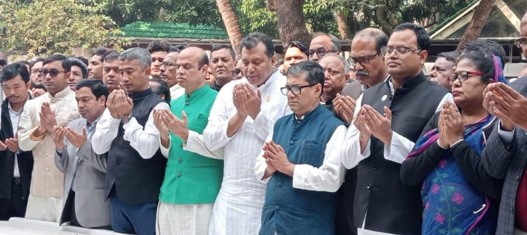 বঙ্গবন্ধুর সমাধিতে প্রধানমন্ত্রীর কার্যালয়ের নবনিযুক্ত কর্মকর্তাদের শ্রদ্ধা