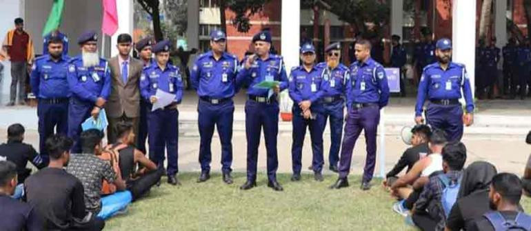 নড়াইলে পুলিশ কনস্টেবল নিয়োগের প্রথম দিন যোগ্যতার ভিত্তিতেই নিয়োগ দেওয়া হবে এসপি মেহেদী হাসান