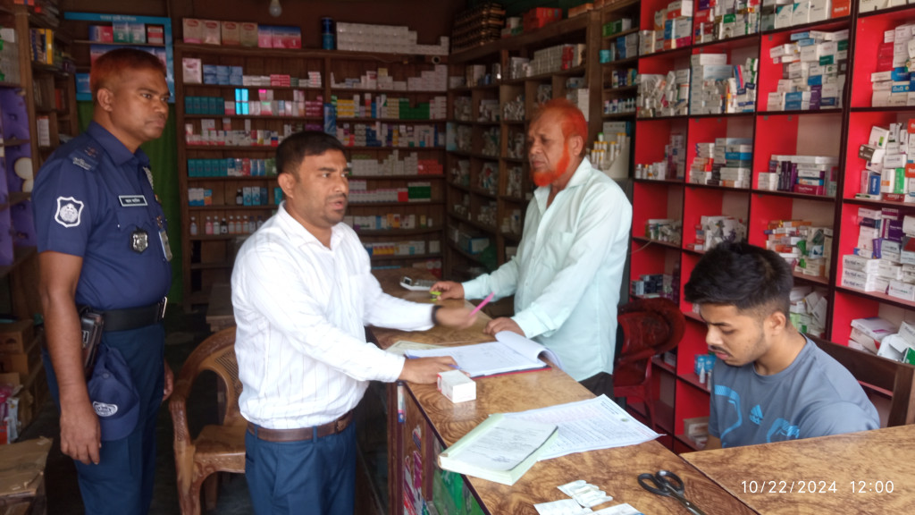 ভোক্তার অভিযানে নড়াইলে ঔষধ ব্যবসায়ীকে জরিমানা ৫ হাজার টাকা