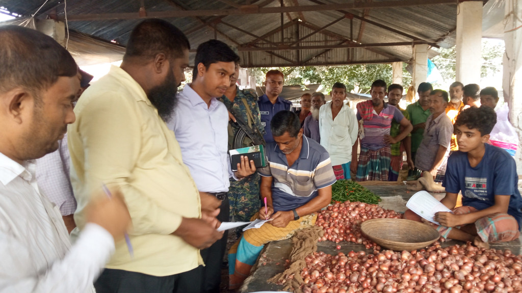 নড়াইলে টাস্কফোর্স কমিটির অভিযানে দুই ব্যবসায়ীকে জরিমানা
